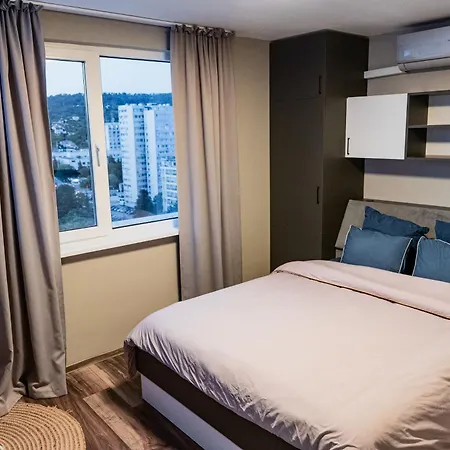 Viewtopia - Where Glows Beneath Your Feet By Flat Mаnаger Lägenhet Varna