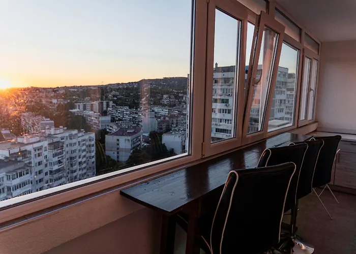 Viewtopia - Where Glows Beneath Your Feet By Flat Mаnаger 瓦爾納